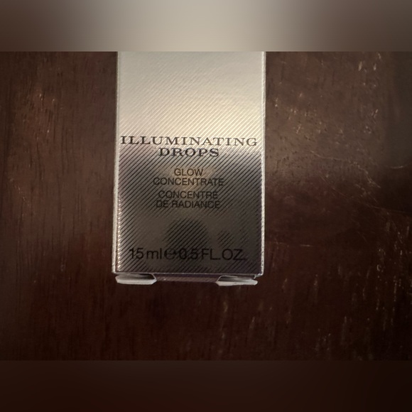 NEW BURBERRY Illuminating Drops Glow Concentrate - Picture 10 of 10